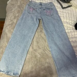 SHEIN jeans. Very good quality. Bows on back pockets. Size mediumm
